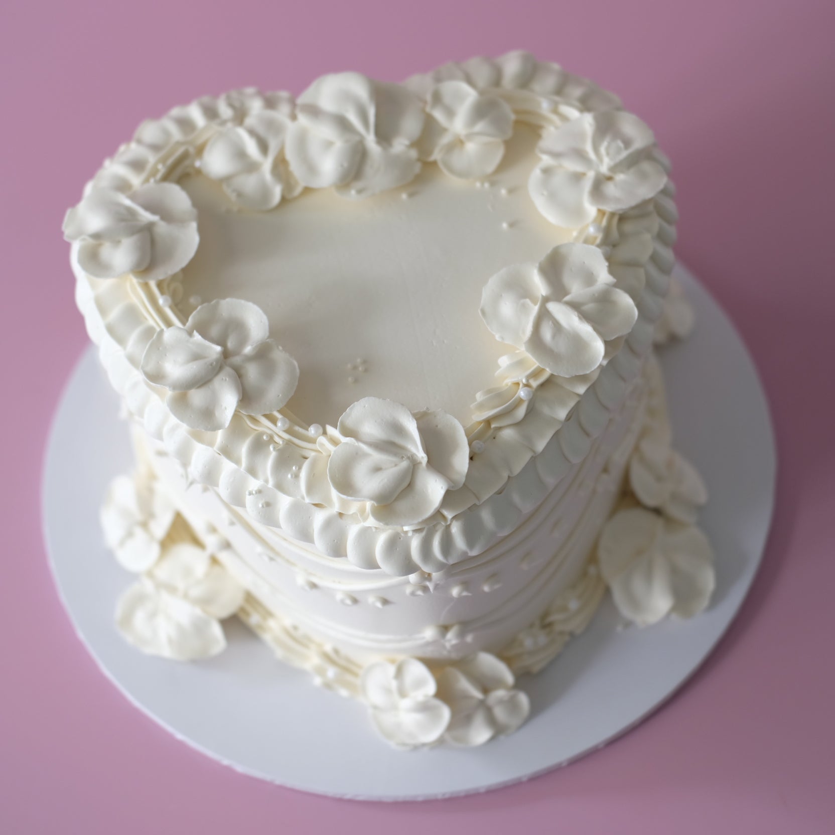 Vintage Heart Cake | Floral Petal Pearl
