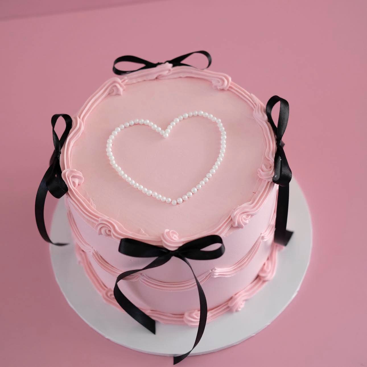 Coquette Bow Round Vintage Cake & Pearl Heart Plaque