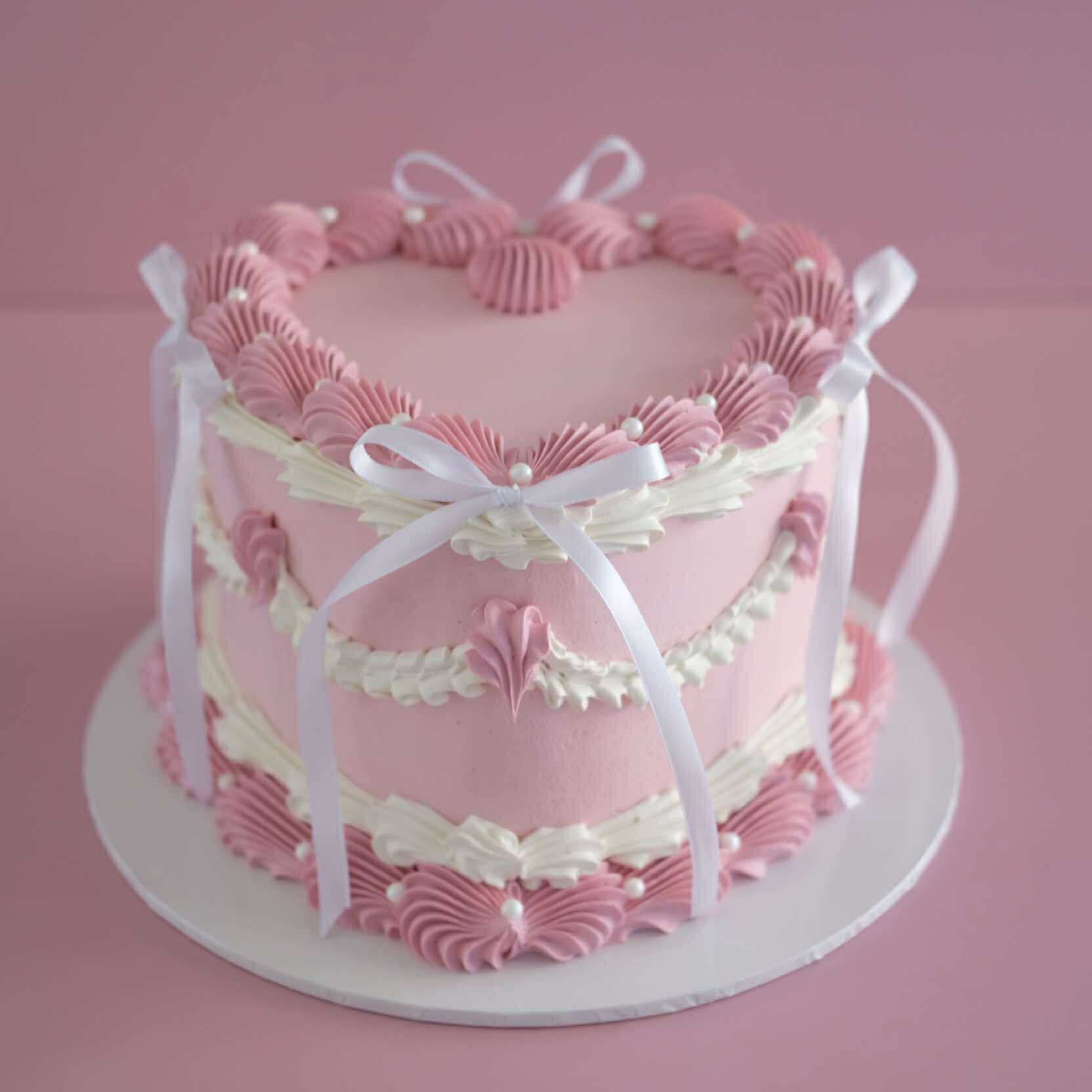 Vintage Heart Cake | Pearl White & Coquette / 3-Tone