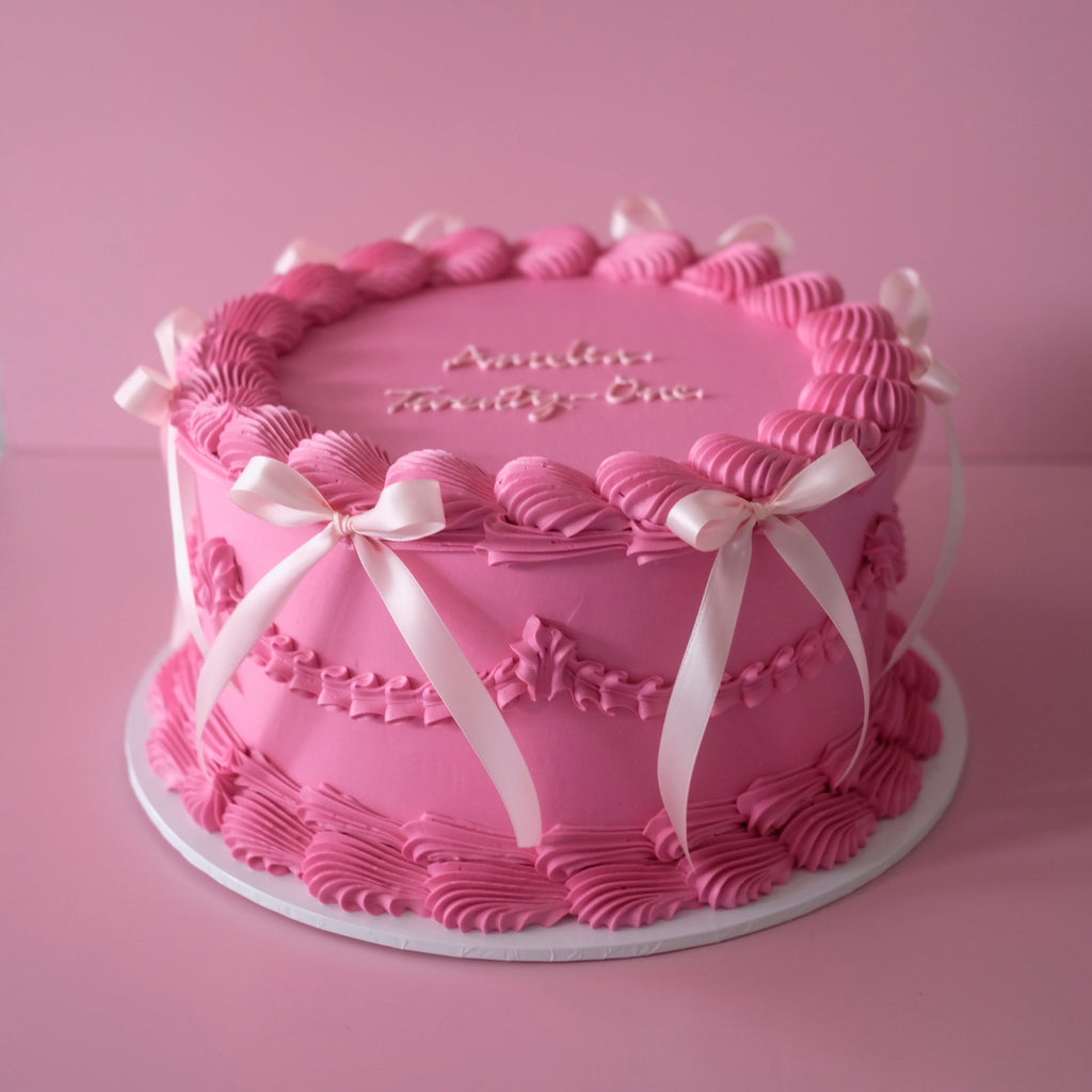 Ever So Chic Round Coquette Vintage Cake