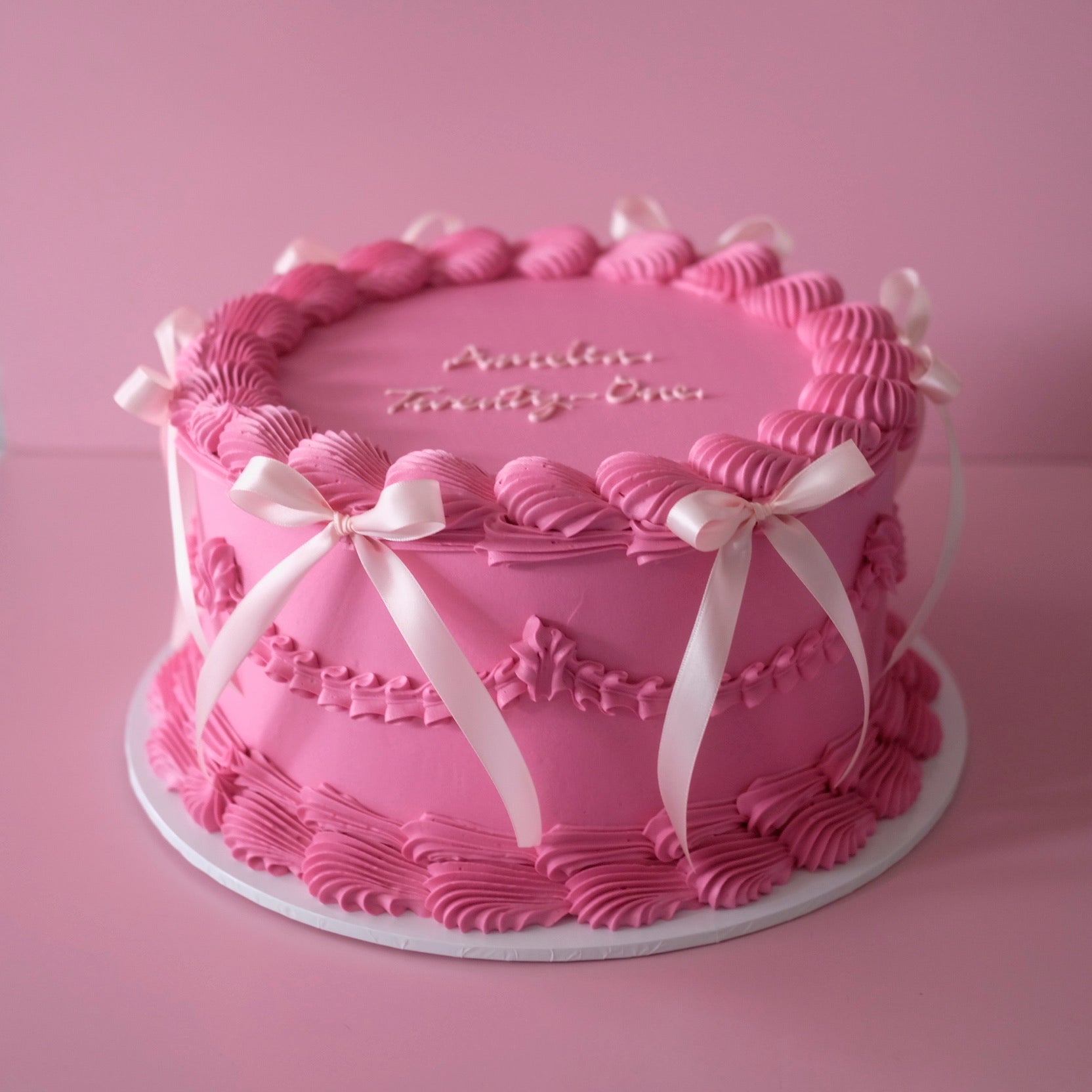 Ever So Chic Round Coquette Vintage Cake