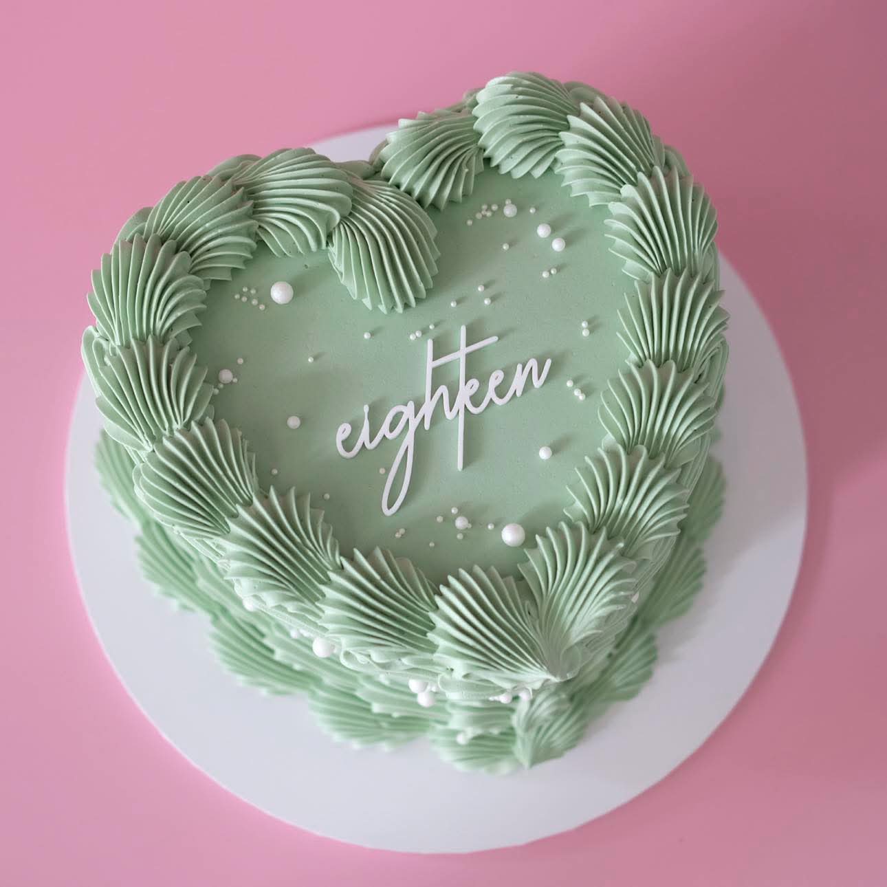 Extra White Pearls Vintage Heart Cake | Monochrome / ACRYLIC Text