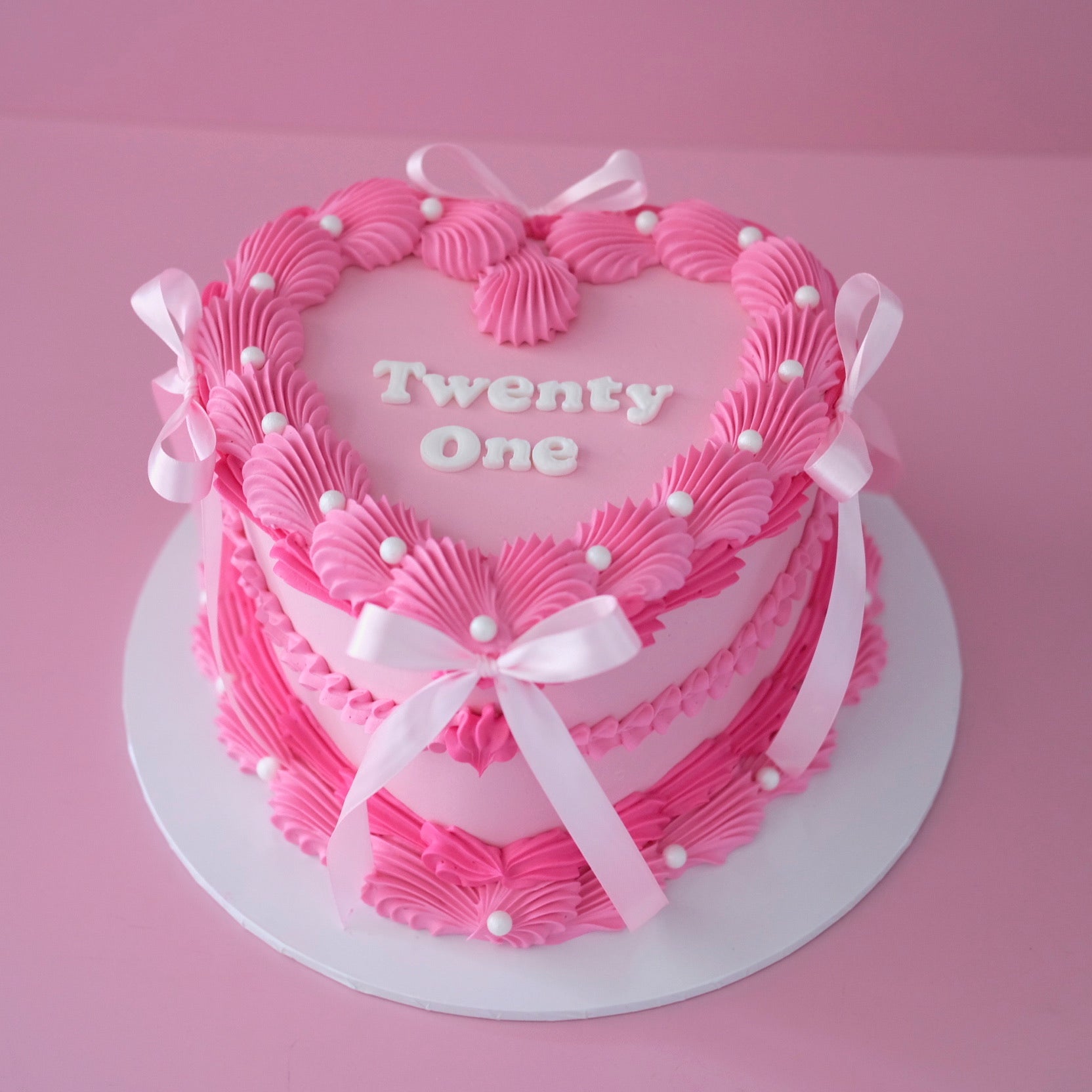 Vintage Heart Cake | Pearl White & Coquette / 3-Tone