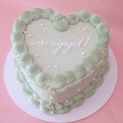 Extra White Pearls Vintage Heart Cake