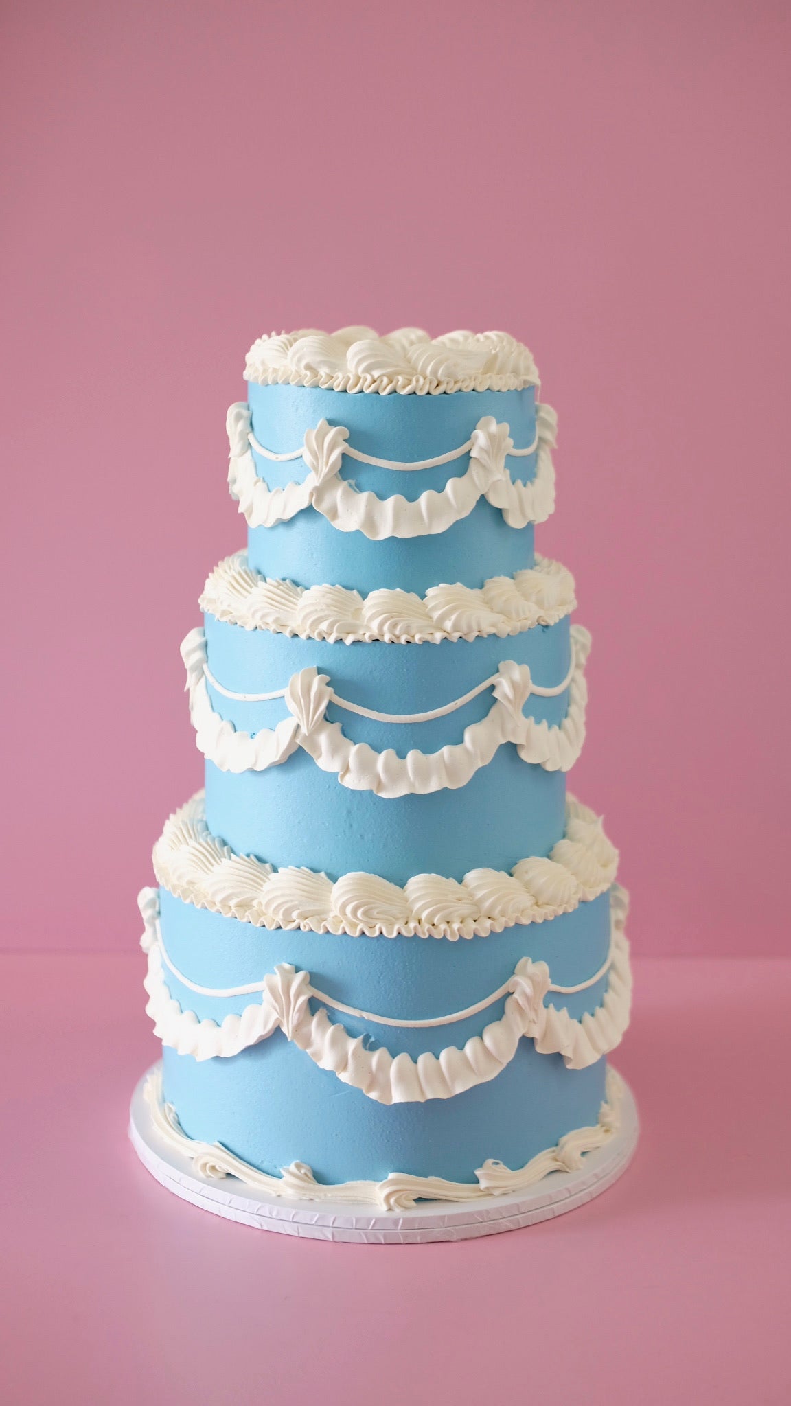 Heirloom Round Vintage Cake | 3 Tiers / POLYCHROME