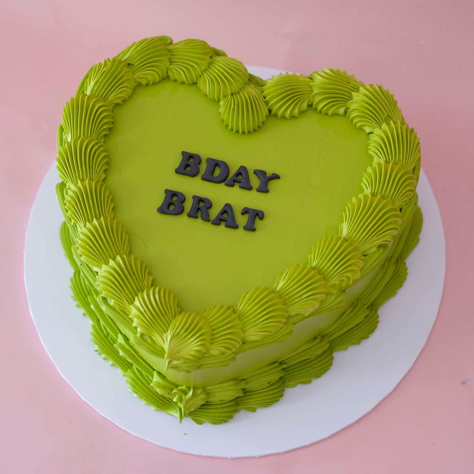 Basic Vintage Heart Cake | Monochrome