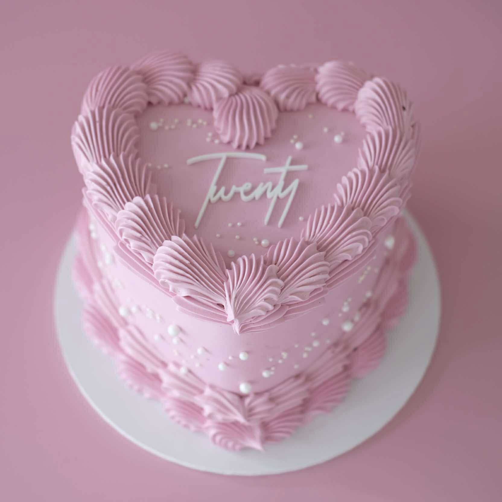 Extra White Pearls Vintage Heart Cake | Monochrome / ACRYLIC Text