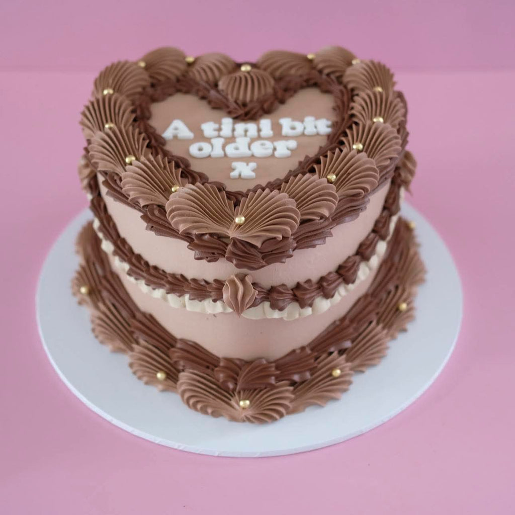Grand Vintage Heart Cake | Pearl