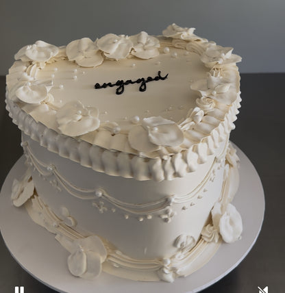 Vintage Heart Cake | Floral Petal Pearl