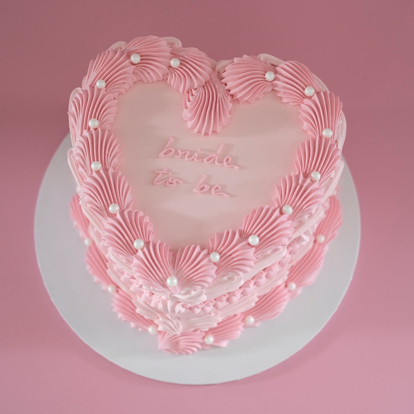 Pearl Vintage Heart Cake