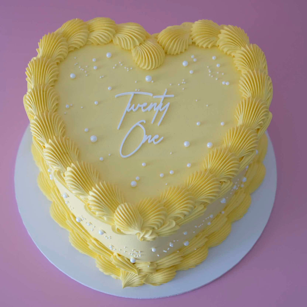 Extra White Pearls Vintage Heart Cake | Monochrome / ACRYLIC Text