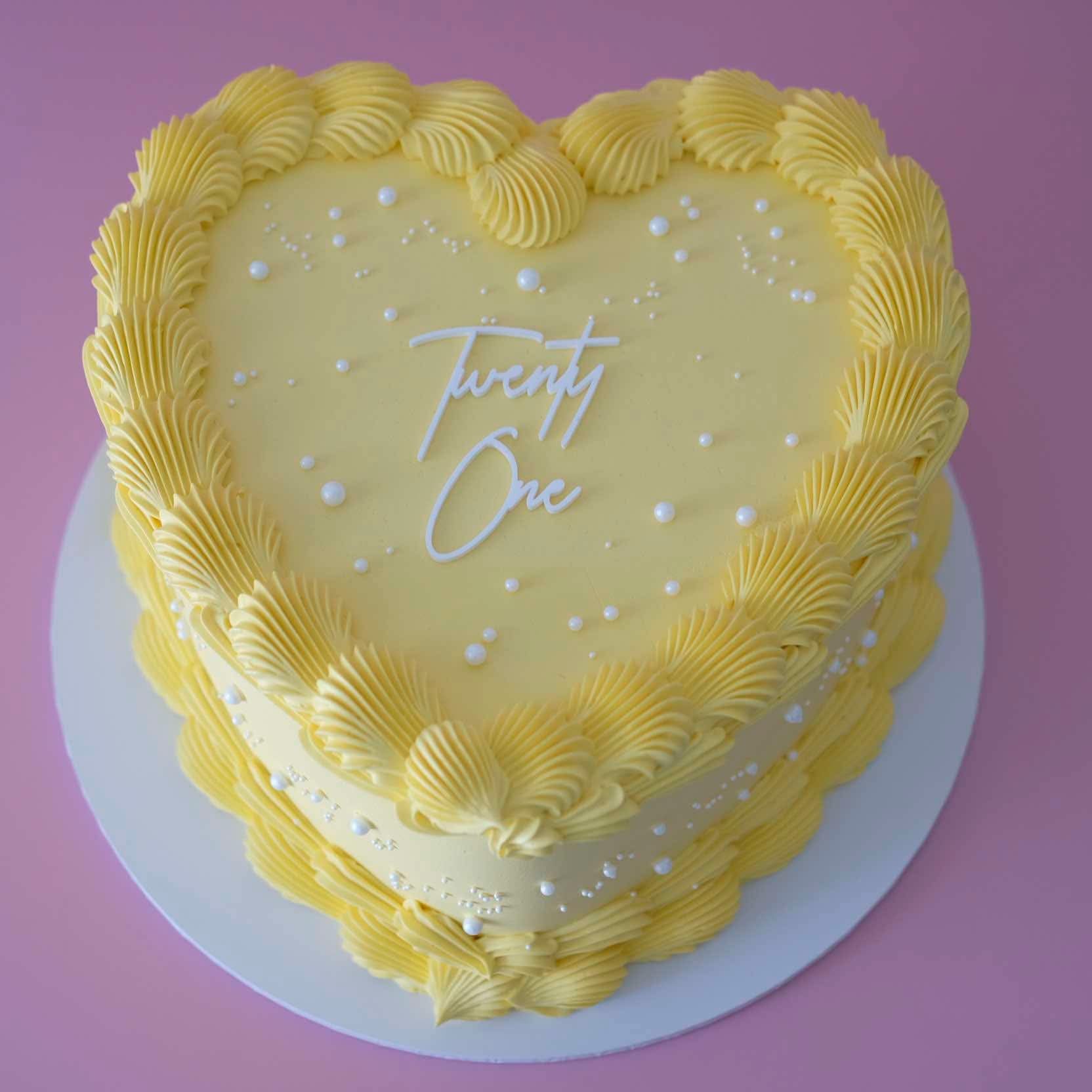 Extra White Pearls Vintage Heart Cake | Monochrome / ACRYLIC Text
