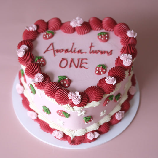 Strawberry Daisies Vintage Heart Cake