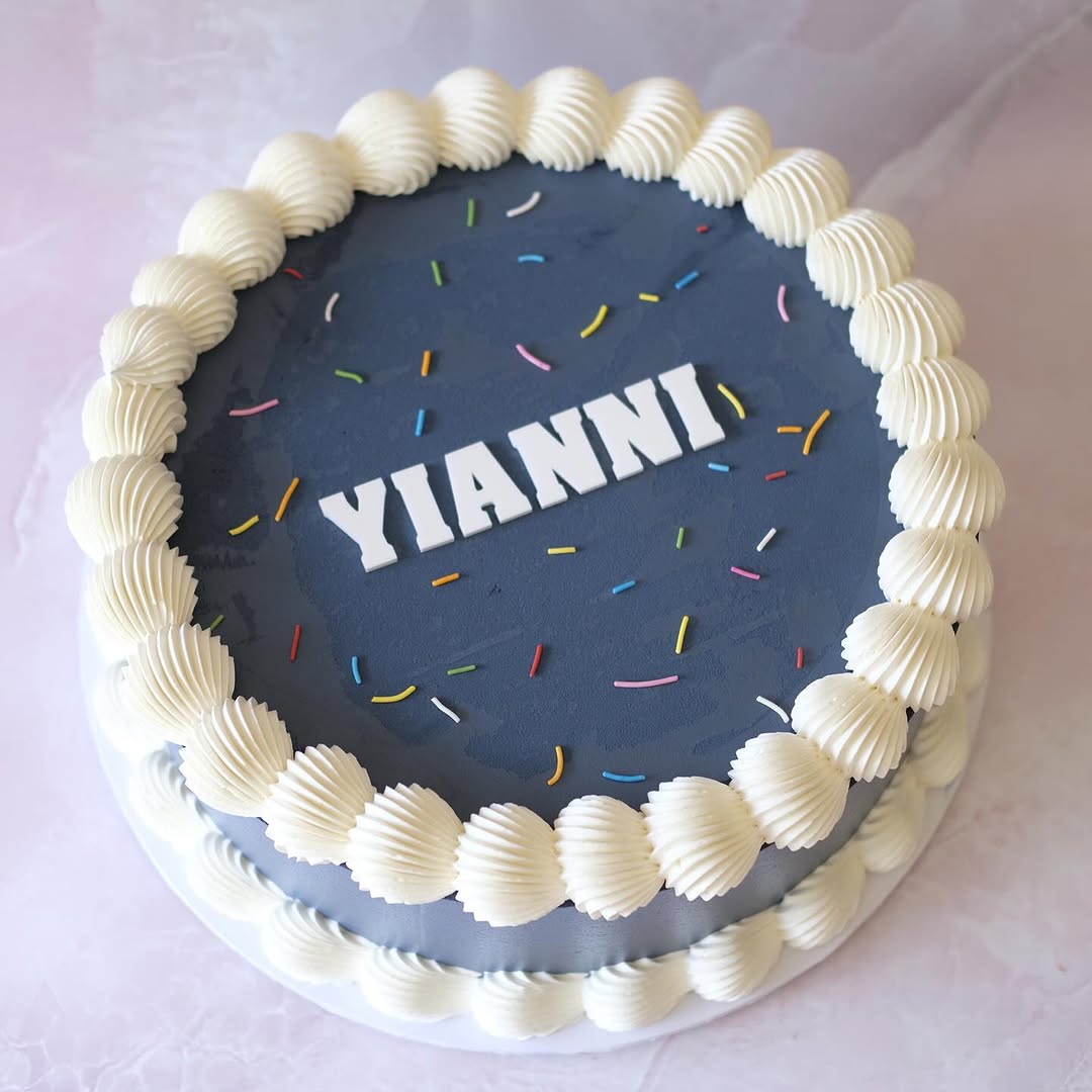 Vintage Round Retro Confetti Cake