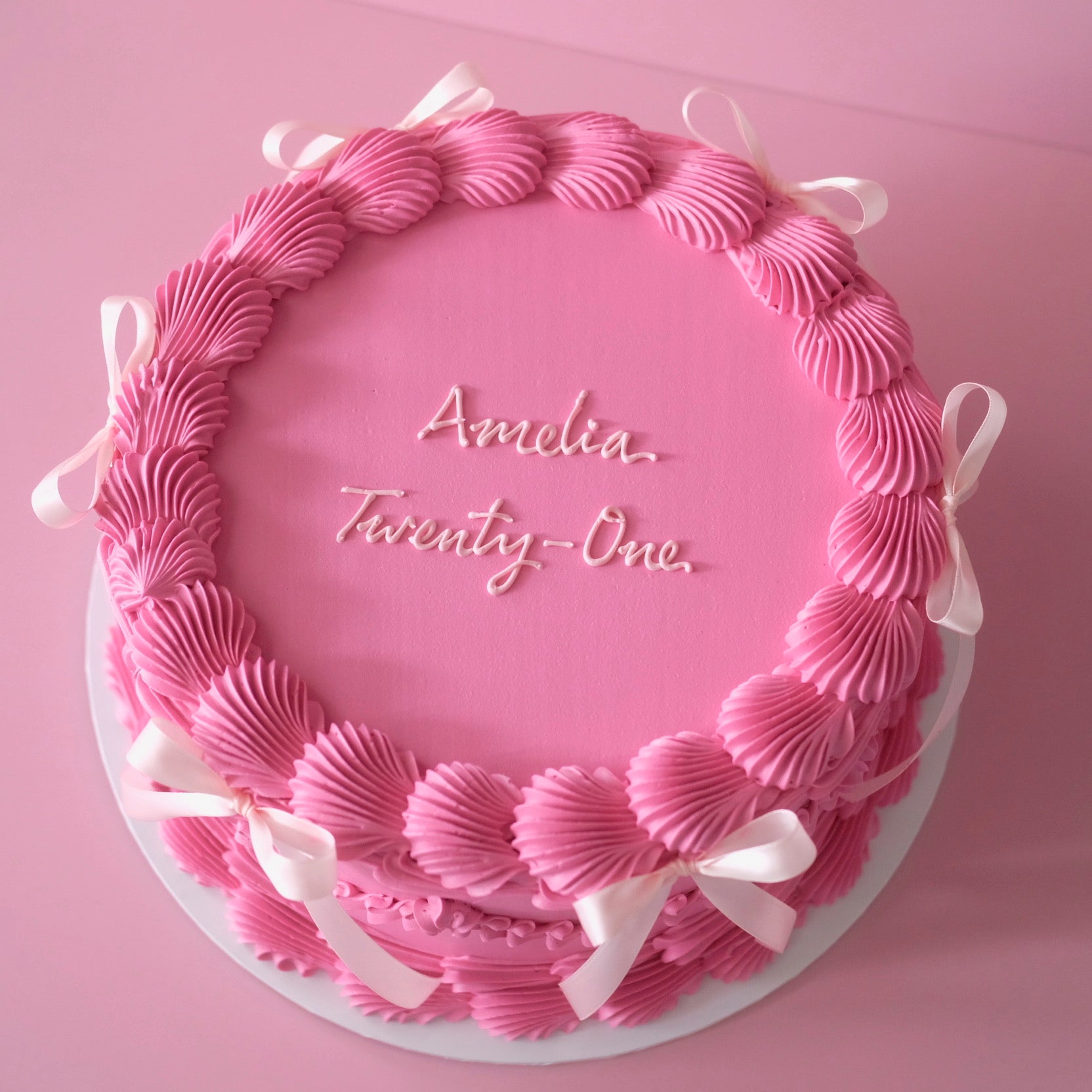 Ever So Chic Round Coquette Vintage Cake