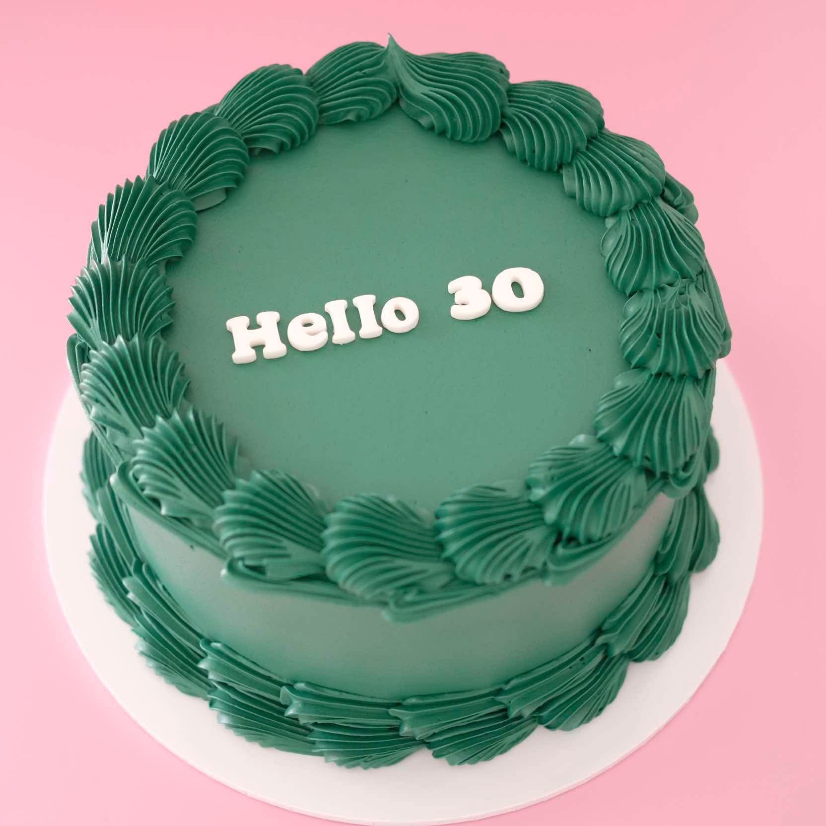 Basic Vintage Round Cake | Monochrome