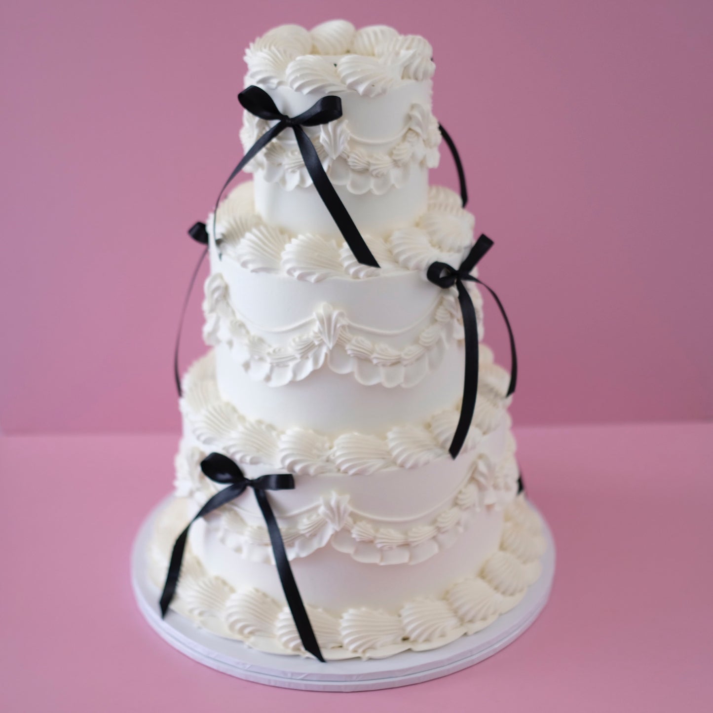 Signature Round Vintage Cake | 3 Tiers & Coquette / MONOCHROME