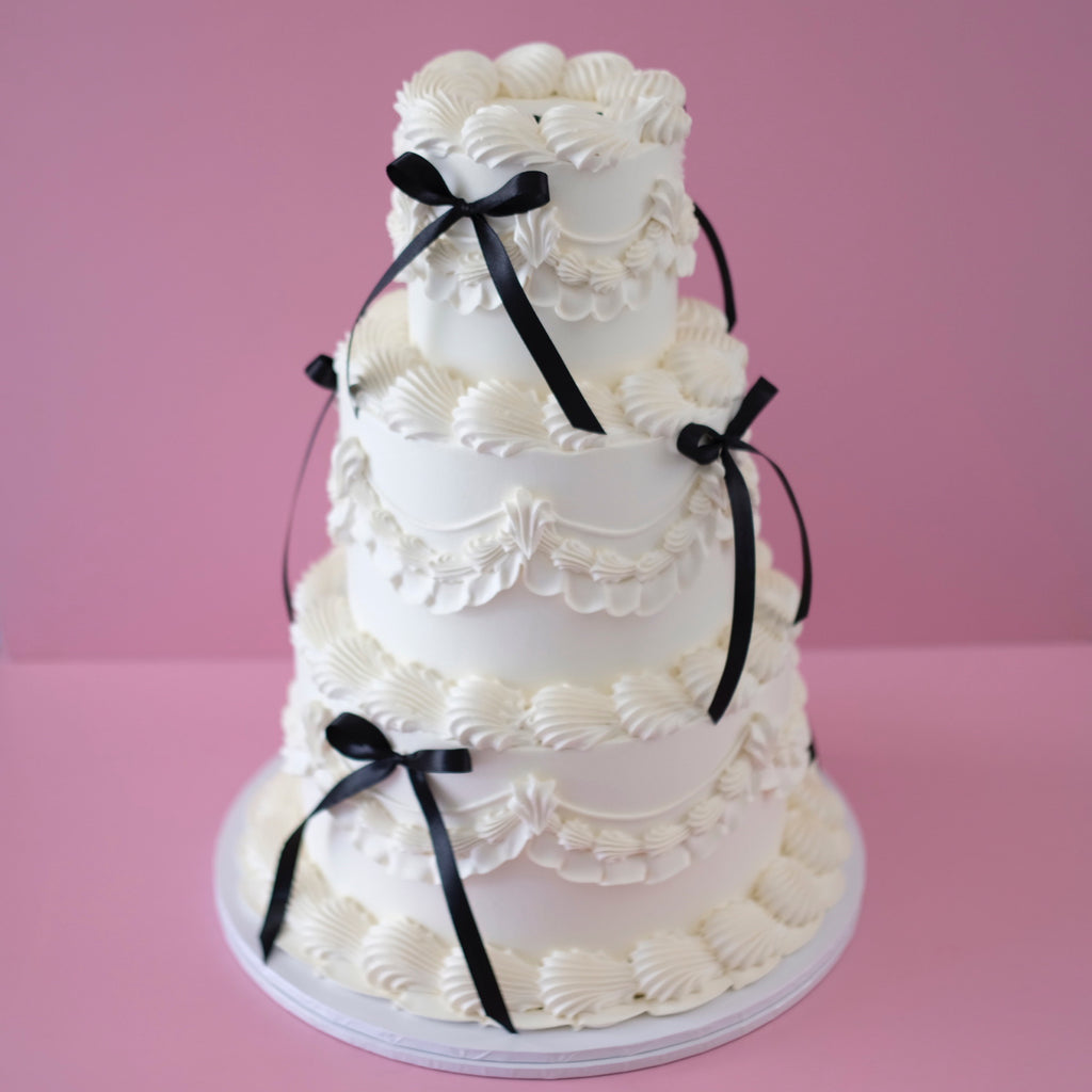 Signature Round Vintage Cake | 3 Tiers & Coquette / MONOCHROME