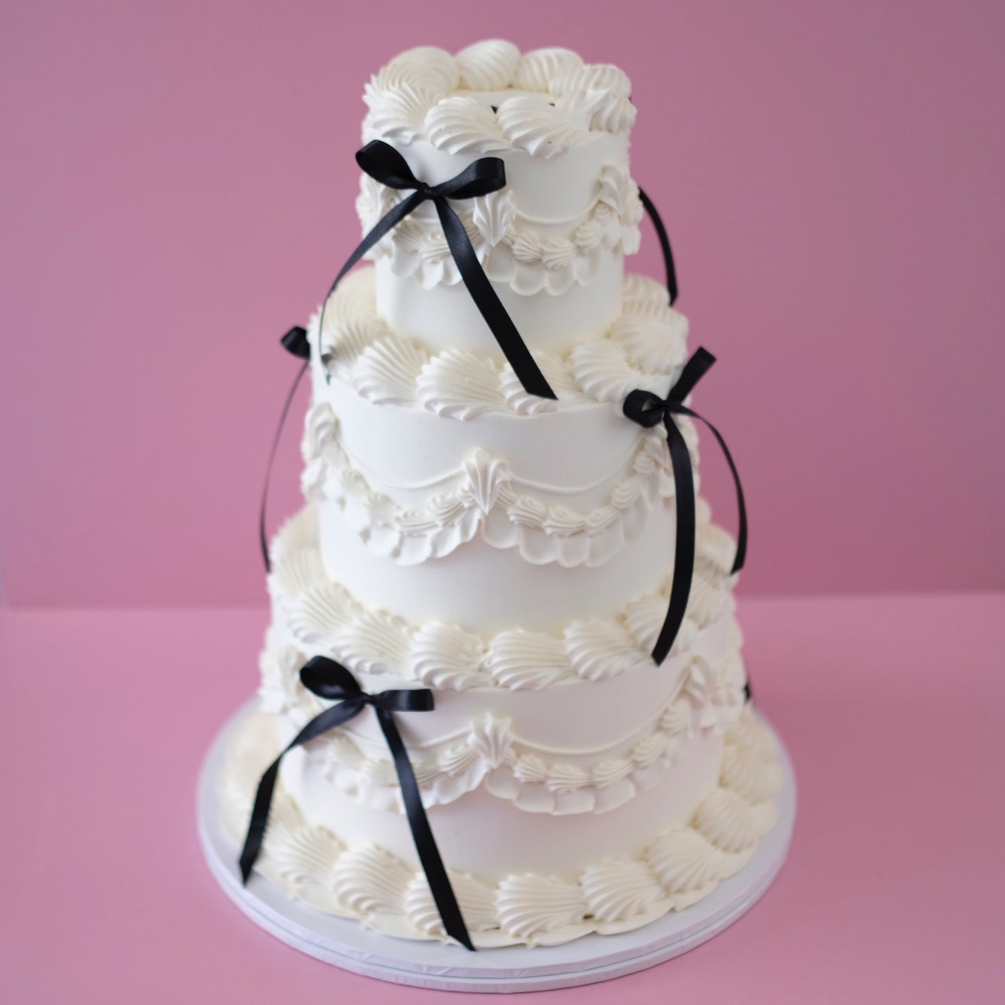 Signature Round Vintage Cake | 3 Tiers & Coquette / MONOCHROME