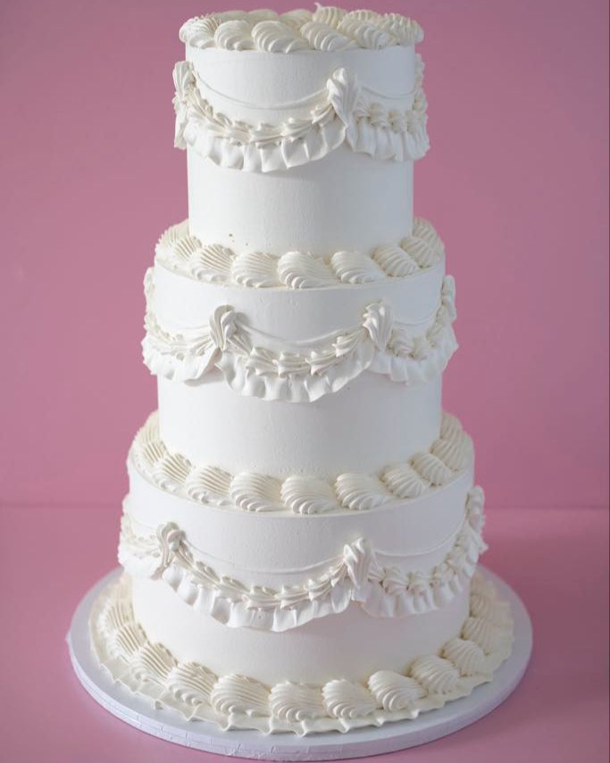 Signature Round Vintage Cake | 3 Tiers / MONOCHROME
