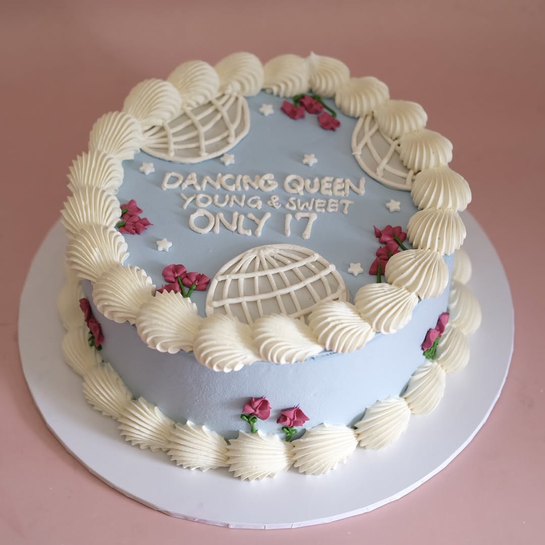 Vintage Round Cake | Dancing Queen Disco