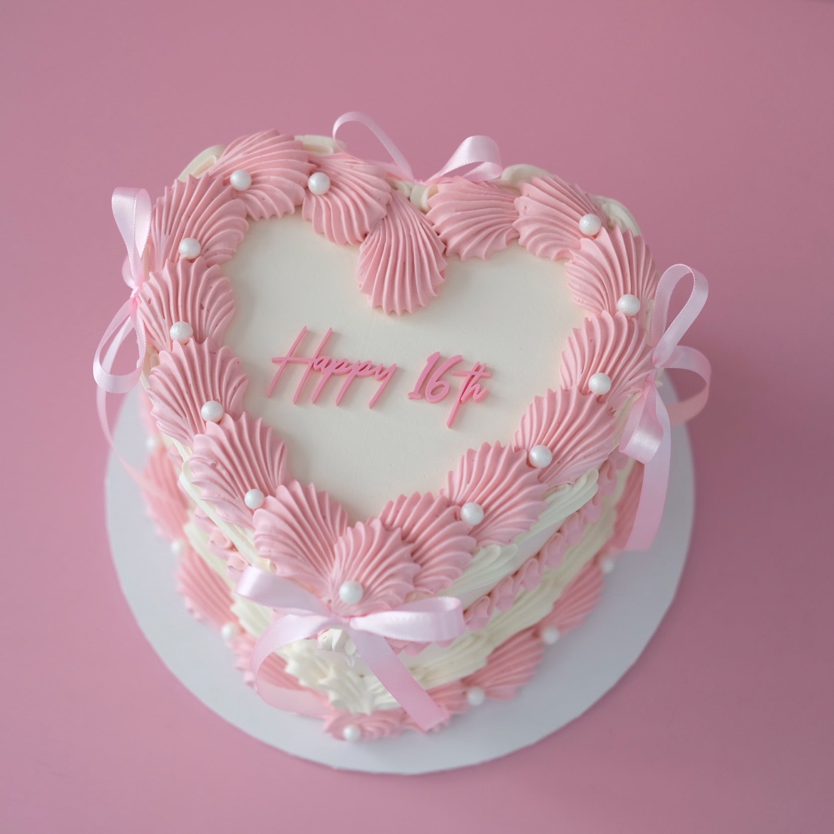 Vintage Heart Cake | Pearl White & Coquette / 3-Tone