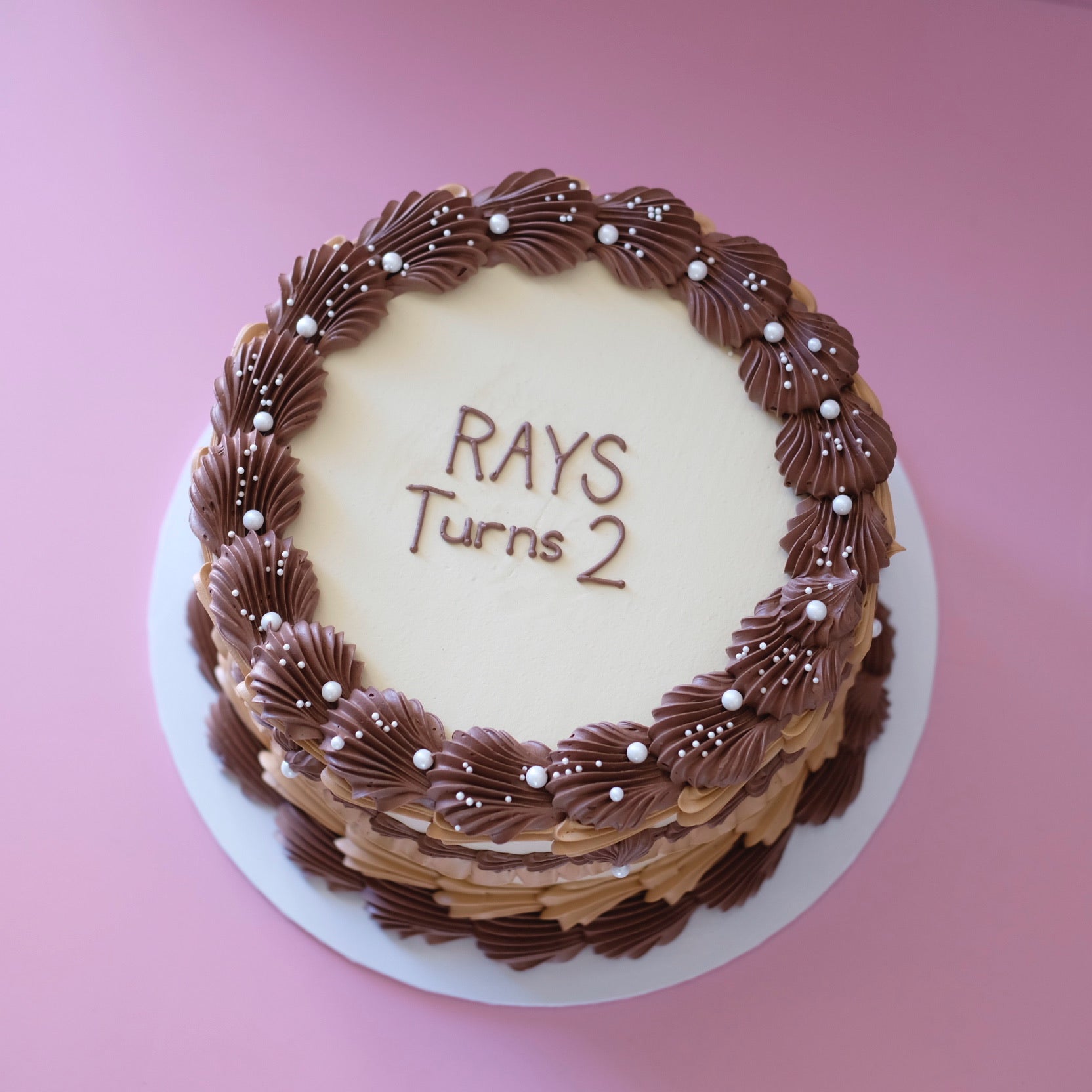 Vintage Round Cake | Pearl White Sprinkle