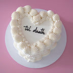 Grand Vintage Heart Cake | Monochrome