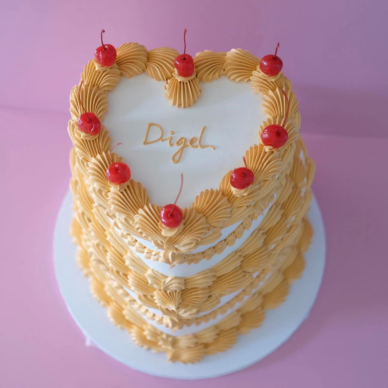 Classic Heart Vintage Cake | 2 Tiers