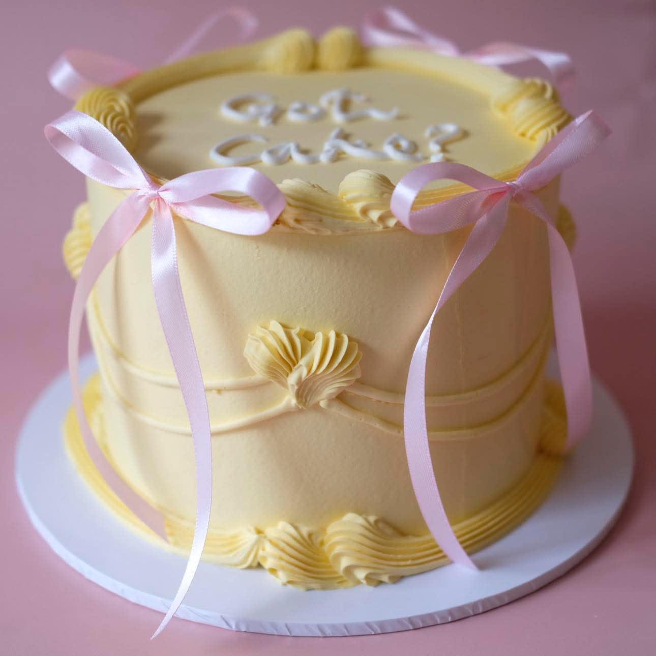 Coquette Bow Round Vintage Cake | Belle