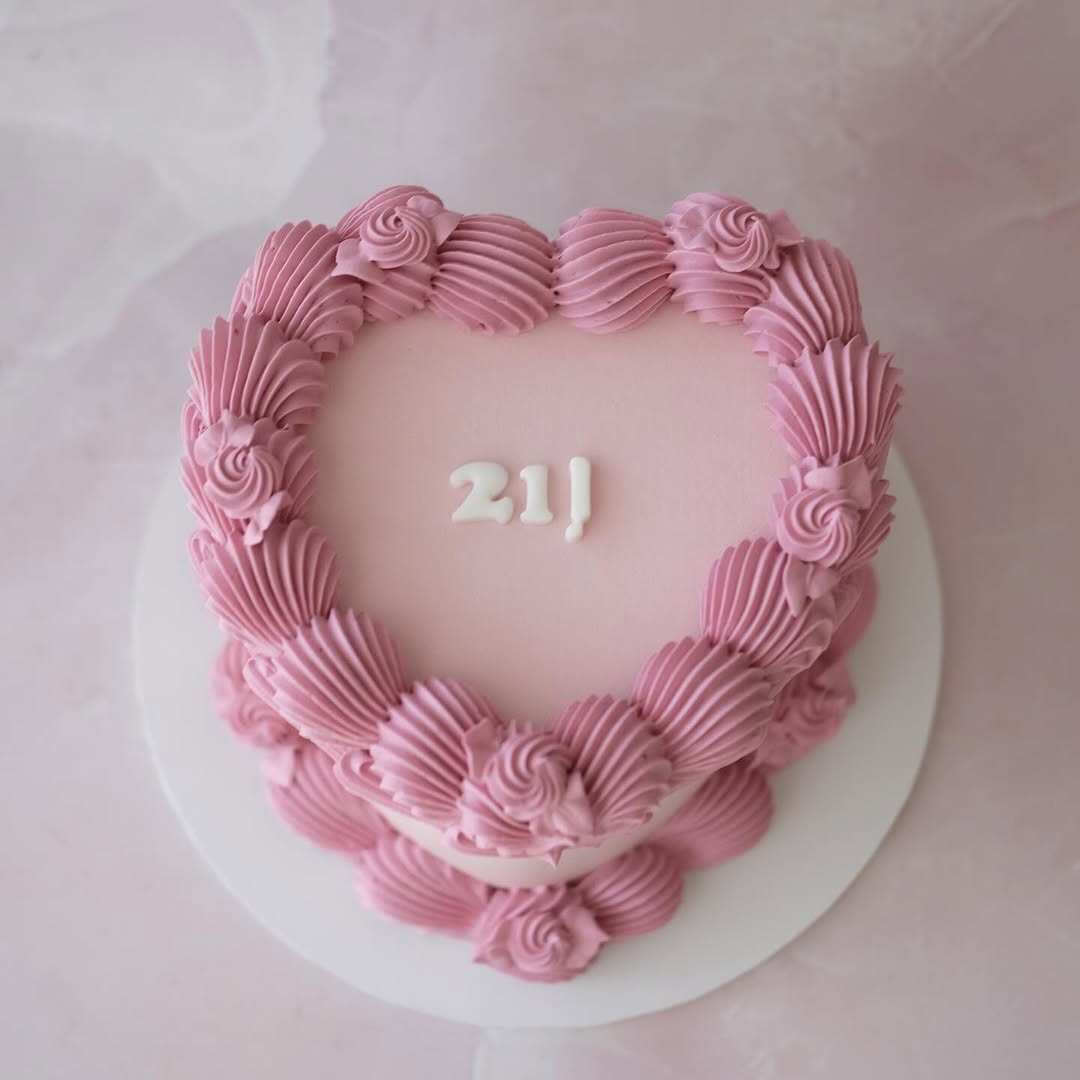 Vintage Heart Cake | Pretty & Simple / ACRYLIC TEXT