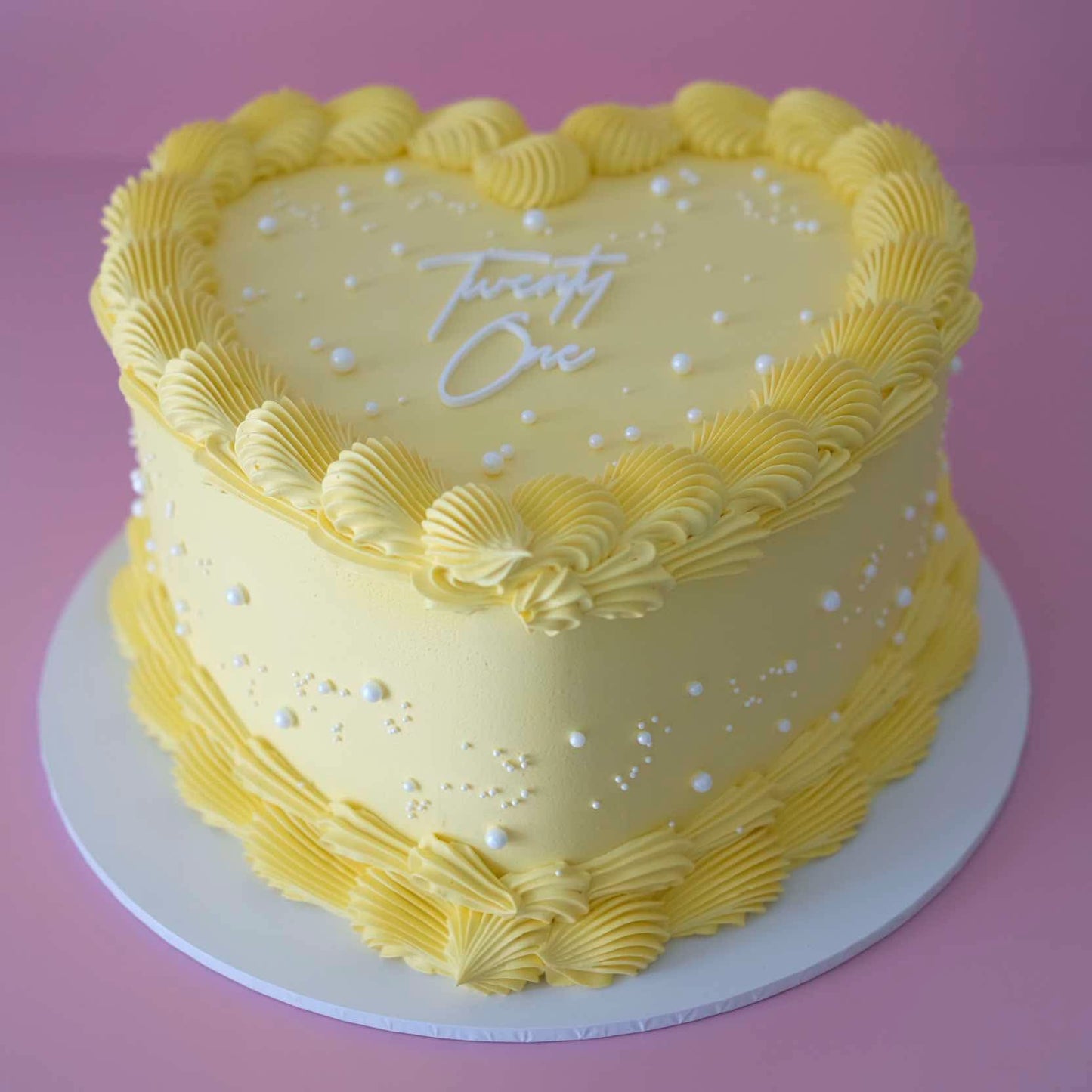 Extra White Pearls Vintage Heart Cake