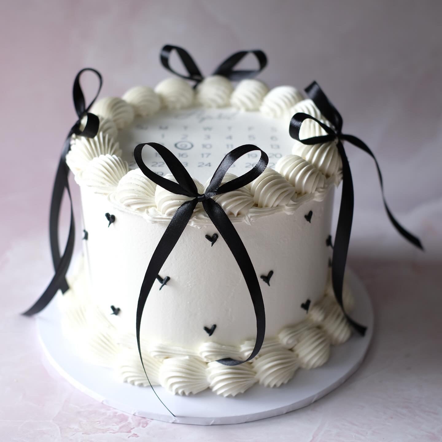 Calendar & Coquette Ribbon | Round Vintage Cake