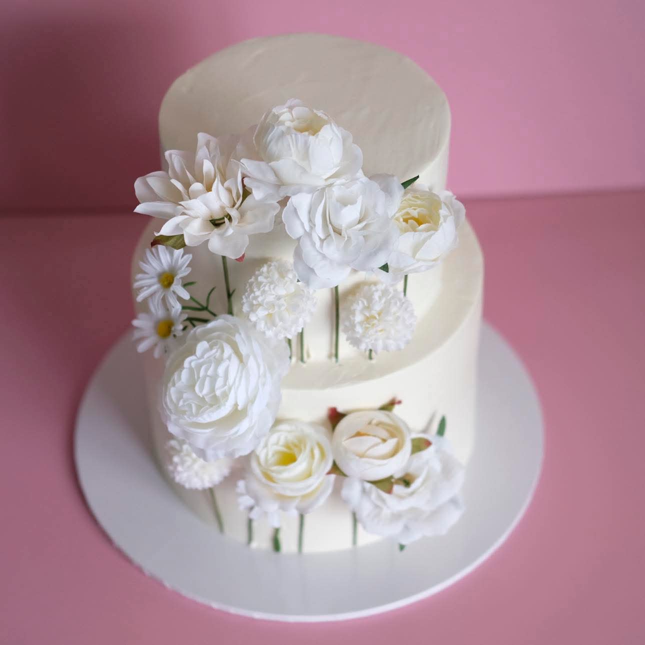 White Wildflower Bloom | 2 Tier Round Cake