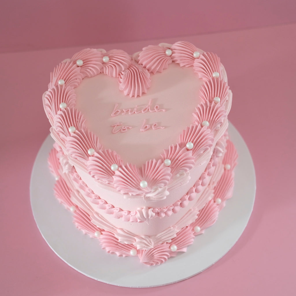 Classic Vintage Heart Cake | Pearl