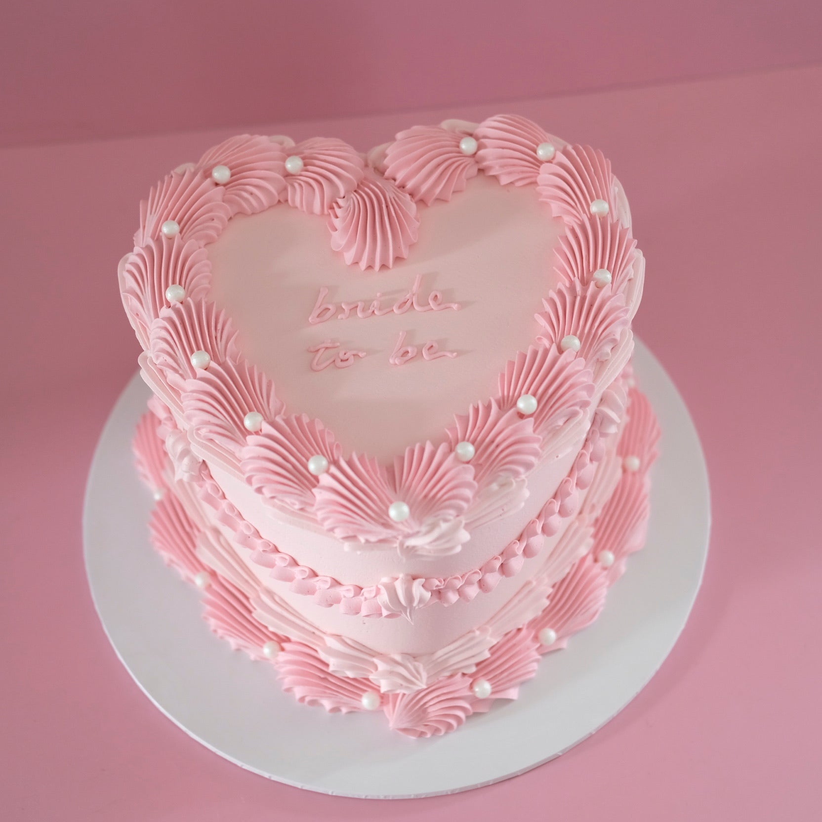 Classic Vintage Heart Cake | Pearl