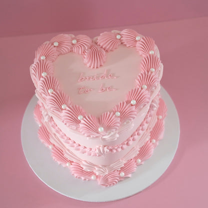 Pearl Vintage Heart Cake
