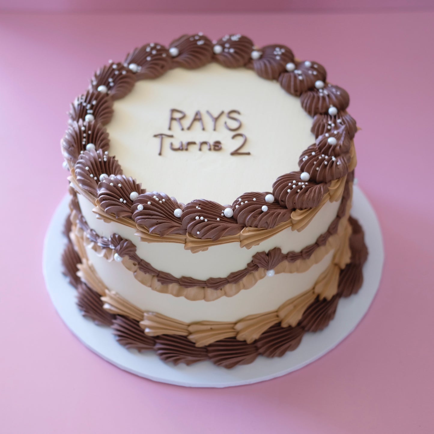 Round Vintage Cake | Pearl White Sprinkle