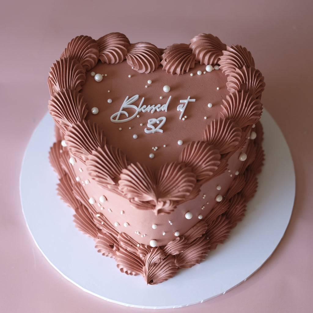 Extra White Pearls Vintage Heart Cake | Monochrome / ACRYLIC Text