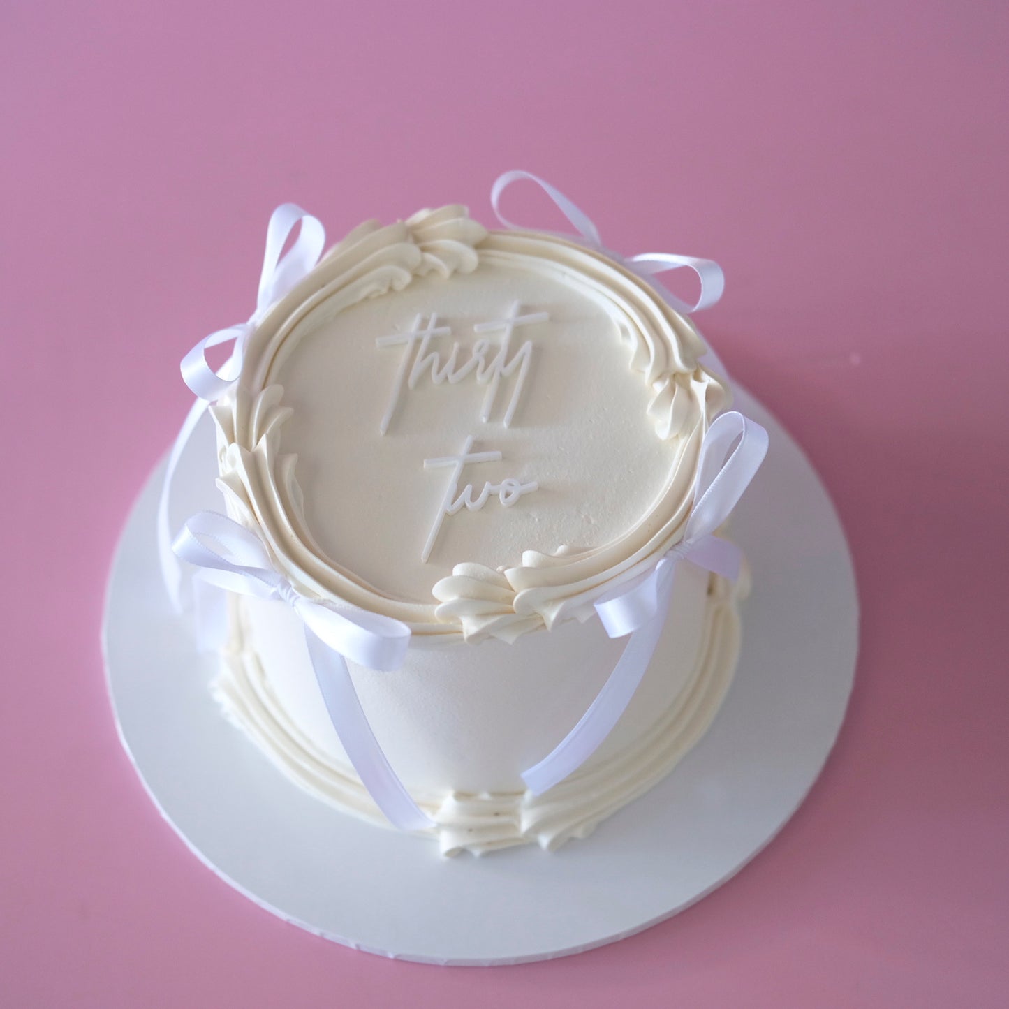 Mini Round Coquette Vintage Cake
