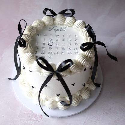 Calendar & Coquette Ribbon | Round Vintage Cake