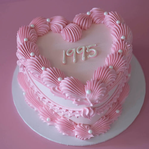 Classic Vintage Heart Cake | Pearl