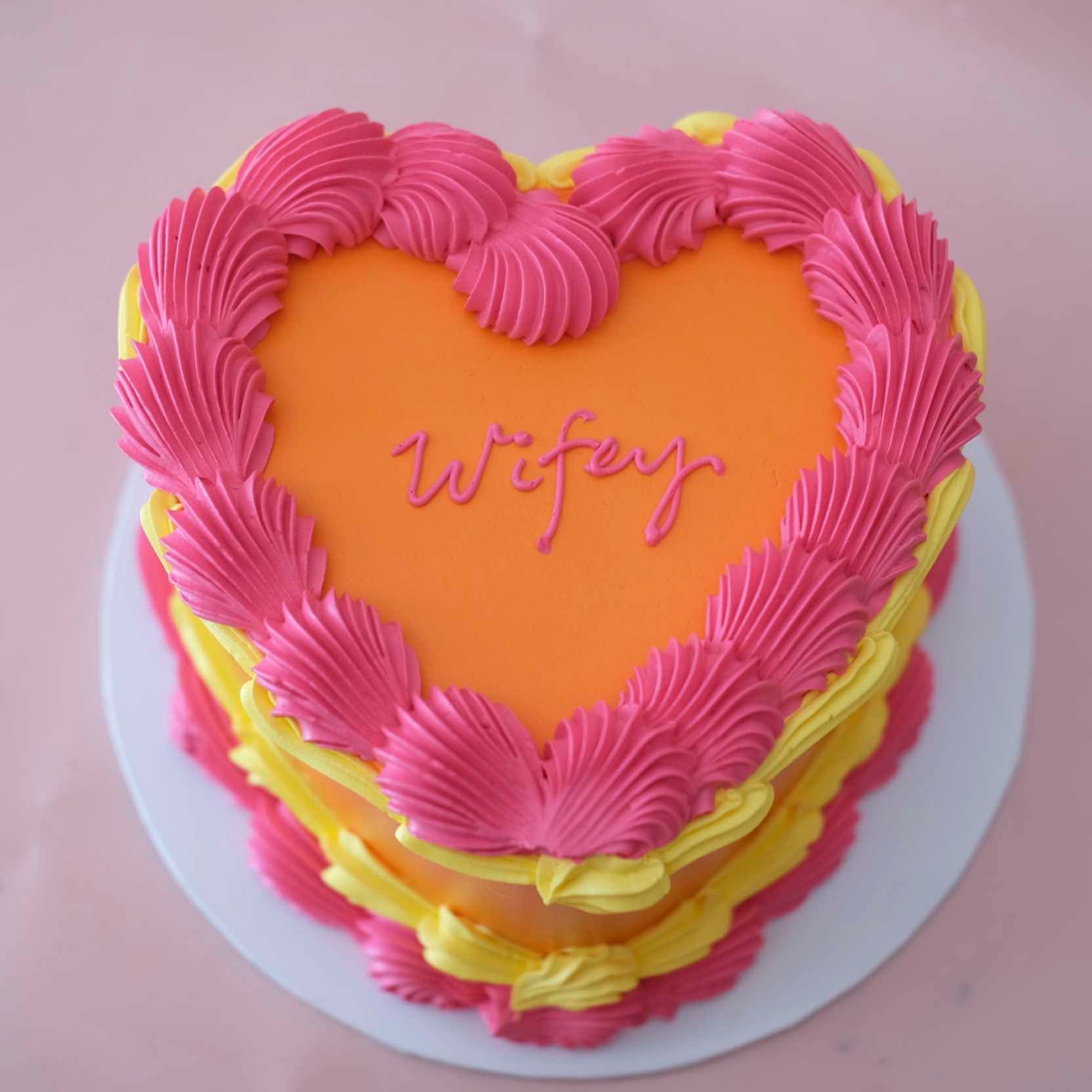 Basic Vintage Heart Cake | Polychrome