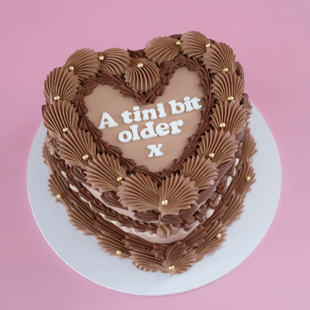 Grand Vintage Heart Cake | Pearl