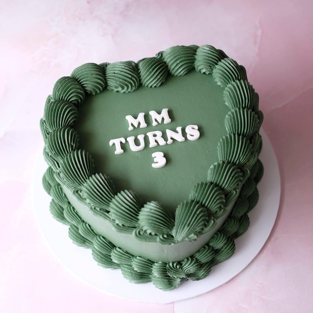 Basic Vintage Heart Cake | Monochrome