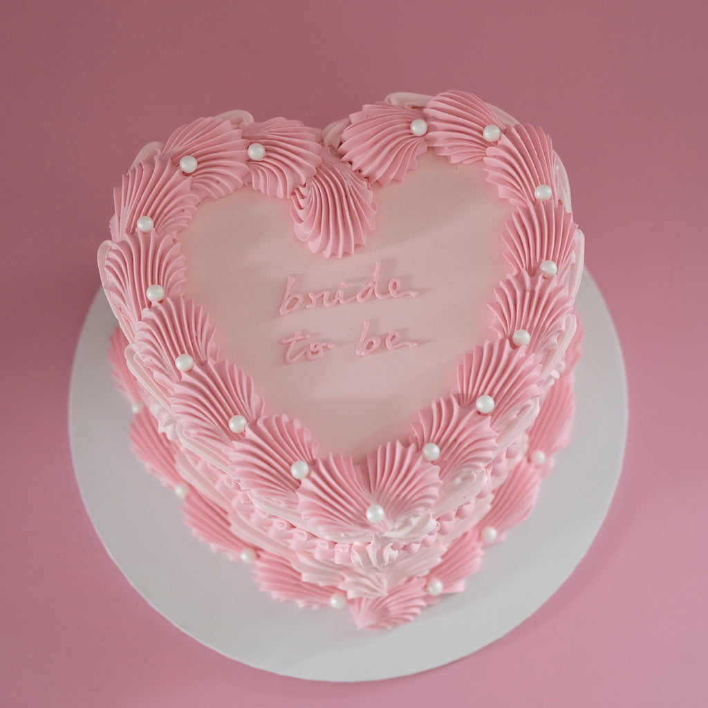 Classic Vintage Heart Cake | Pearl
