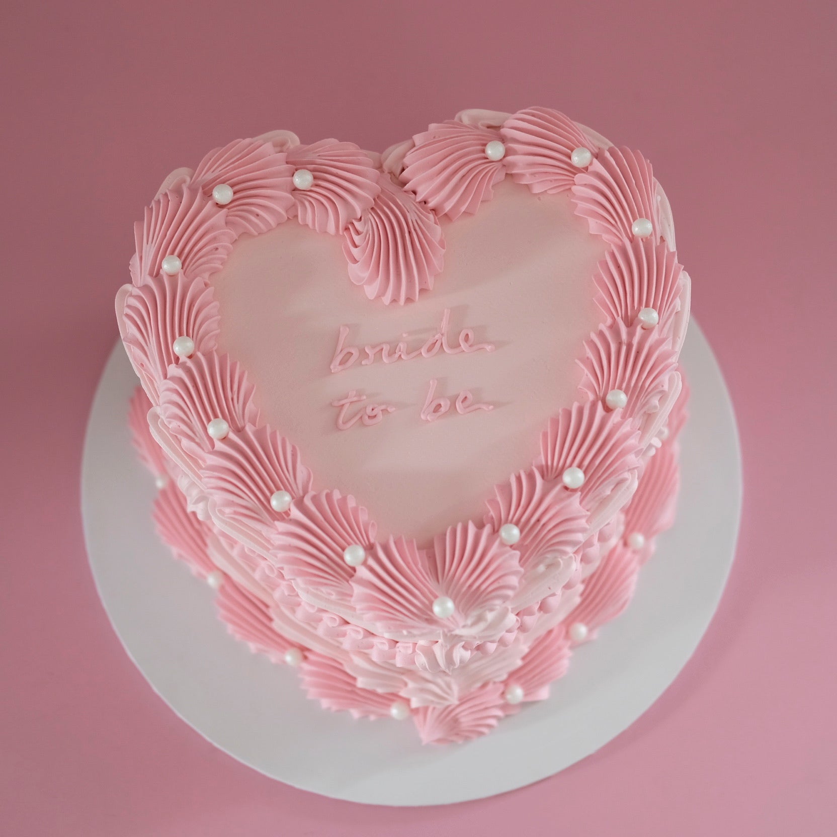 Classic Vintage Heart Cake | Pearl