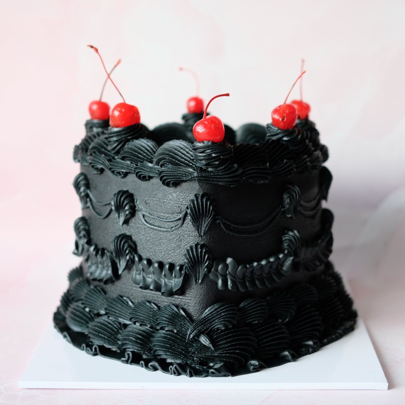 Black Vintage Lambeth Heart Cake | Cherries