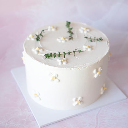 Daisies & Thyme Vintage Cake