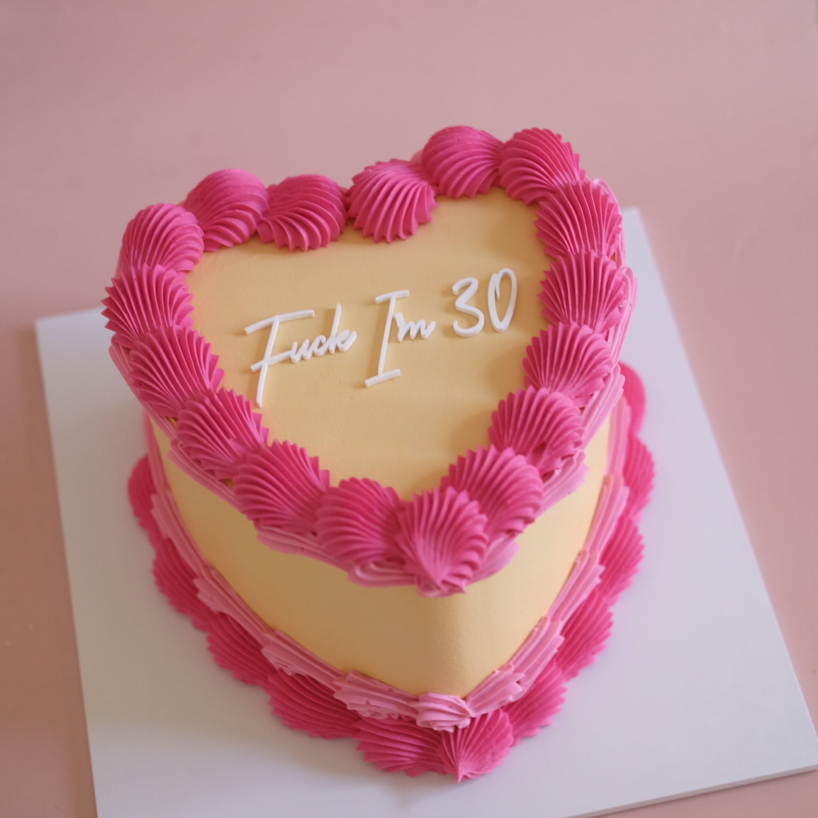 Basic Vintage Heart Cake | Polychrome